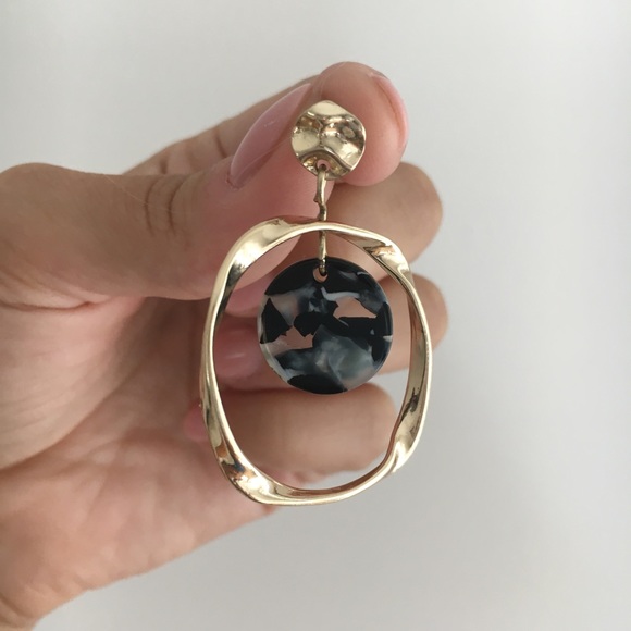 Marbled twist hoops - Picture 3 of 4